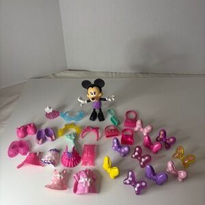 HUGE Disney 2011 Minnie Mouse Bowtique Dress Up Doll Snap N’ Style 29 piece Lot